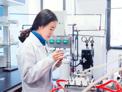 天津大学组织摄影爱好者走进膜科学与海水淡化实验室