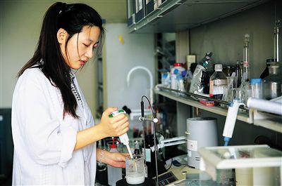 12位高级专家弃官从研 追求学术理想的背后