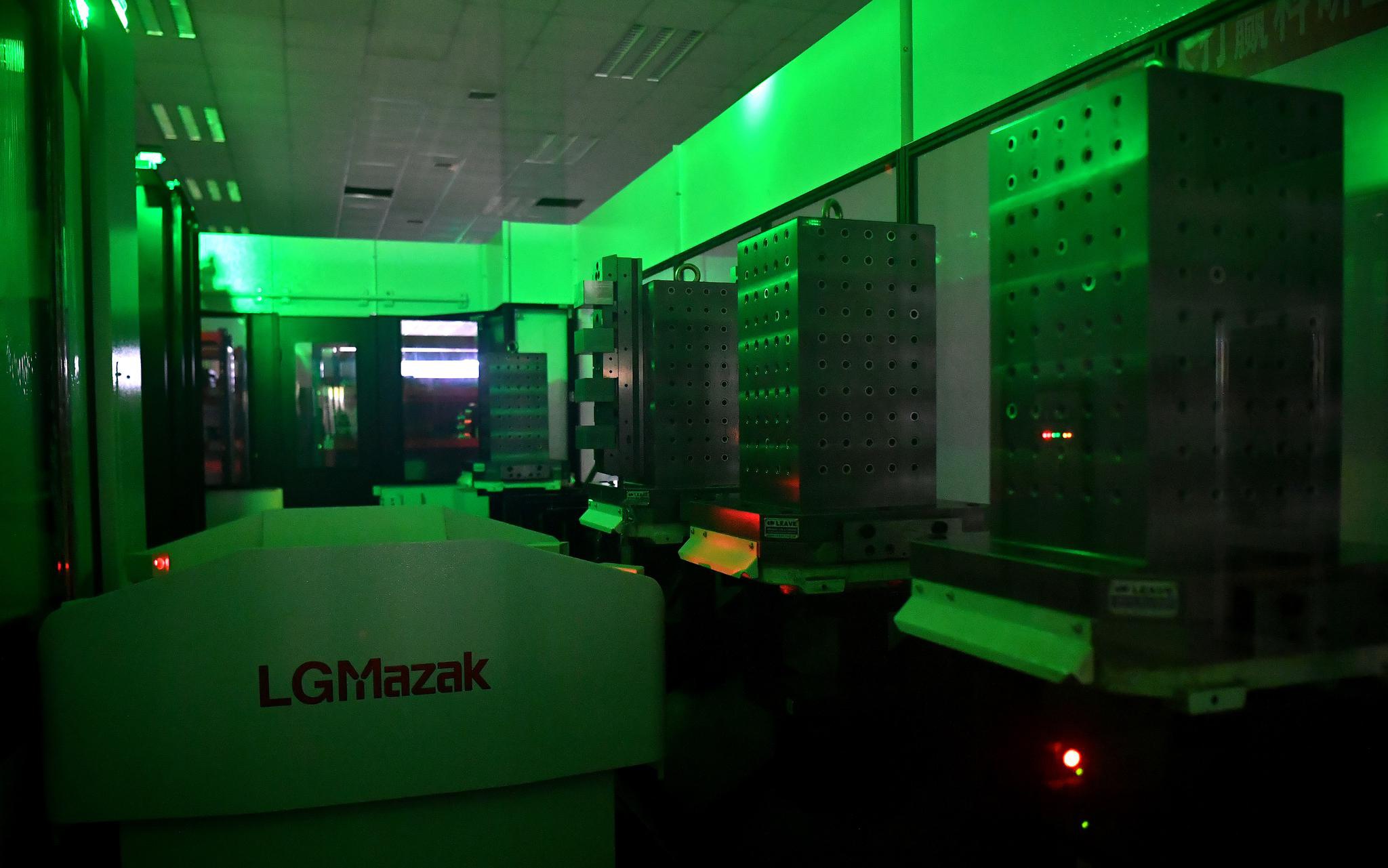 探访我国固体火箭发动机研究基地的‘黑灯工厂’ 经济高效与智能制造的完美融合